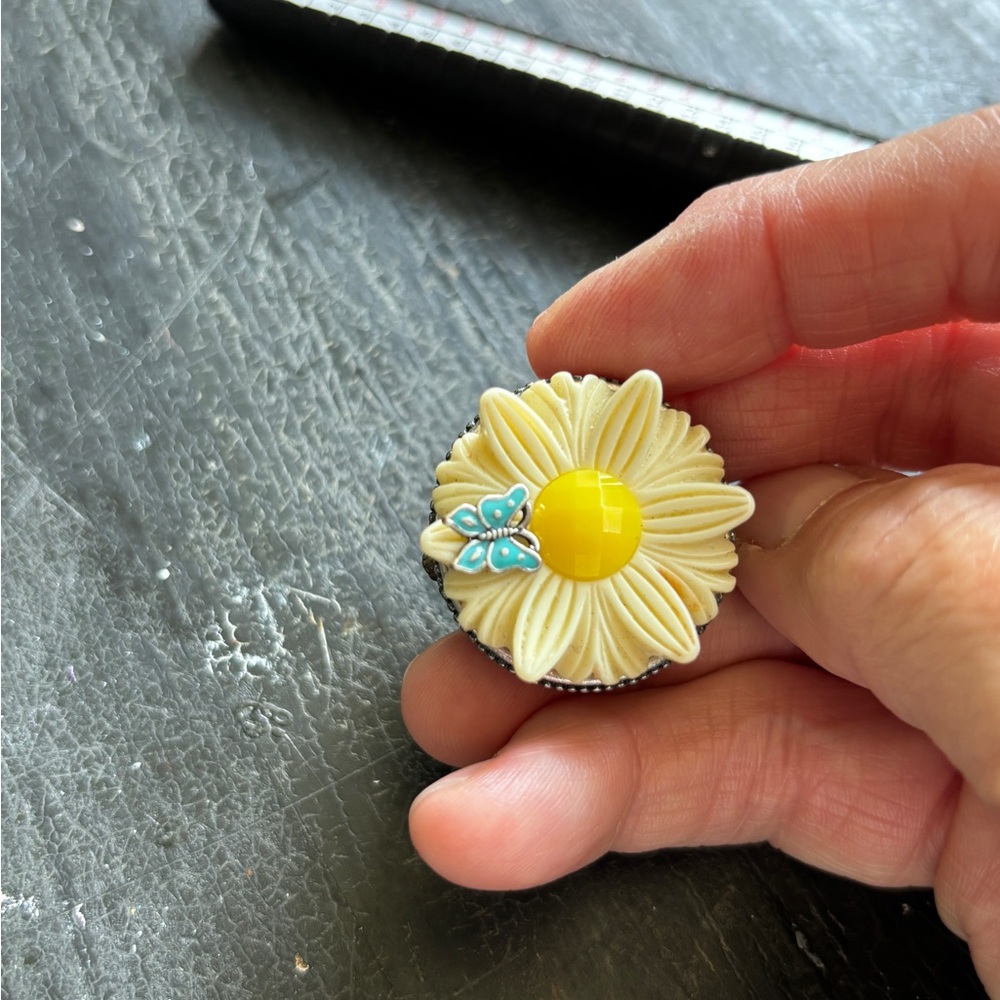 lucky brand flower and butterfly costume ring